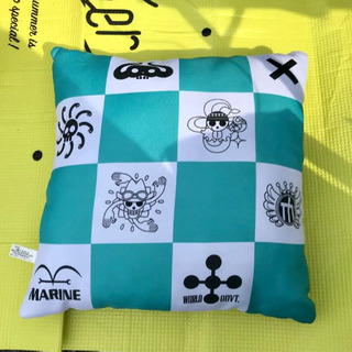 【新品】ワンピース クッションとグラスセットの画像