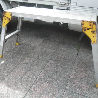 アルミ脚立 (アルミ足場台) 天板30×80cm