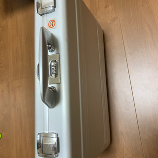 ゼロ　(Zero) ハリバートンのブリーフケース