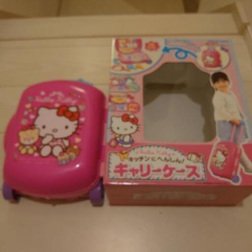 キティちゃん  キッチンにへんしん！キャリーケース