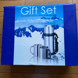 【値下げしました800円→500円】ステンレス製水筒とマグカップのセットの画像