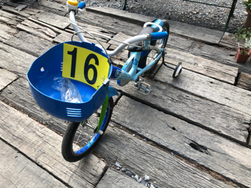 幼児車　16インチ補助輪付　アンパンマン　7,700円（税込）