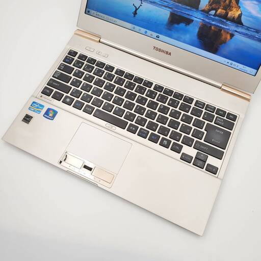 東芝 Corei7 メモリ8GB SSD256GB ノートパソコン