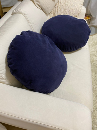 ダブルデイで購入した丸型クッション2つ
