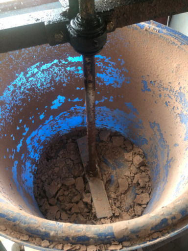 焼き物で使用していた　攪拌機　です