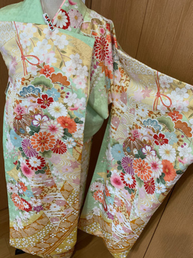 豪華振袖　駒刺繍　花丸文　暈し染め　金彩