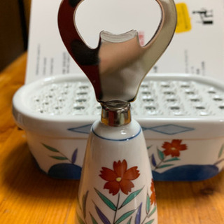 【有田焼】おろし器と栓抜きのセットの画像