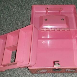 Hello Kitty キティちゃんのミニ金庫 小物入れの画像