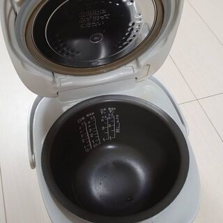 炊飯器 東芝真空IH保温釜RC-10VRFの画像