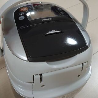 炊飯器 東芝真空IH保温釜RC-10VRFの画像