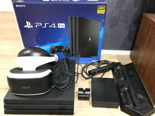 (取引中)PS4 Pro 1TB+PSVR　動作確認済み　美品　縦置き充電スタンド付き