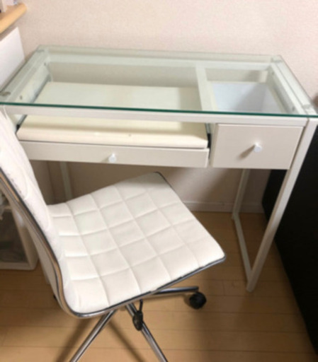 ガラステーブル　ホワイト