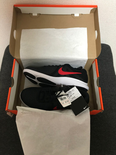 ☆未使用☆ NIKE レボリューション4  メンズスニーカー　【25.5㎝】