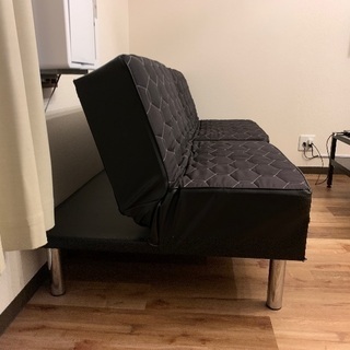 折りたたみ式のソファベッドです。