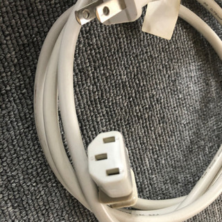 パソコン電源ケーブル（中古）白　1.8m