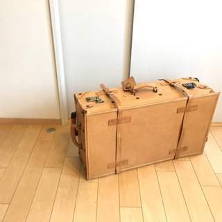 革のキャリーバッグの画像