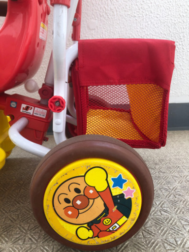 美品　押棒付き　アンパンマン　三輪車