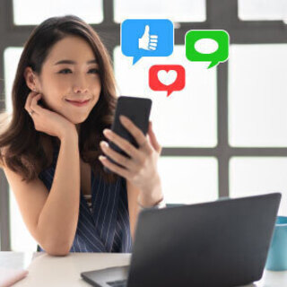 自社サイトのSNS運営　広報担当者募集！未経験歓迎！土日祝休み！...