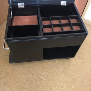 コンパクトな使いやすいドレッサーの画像