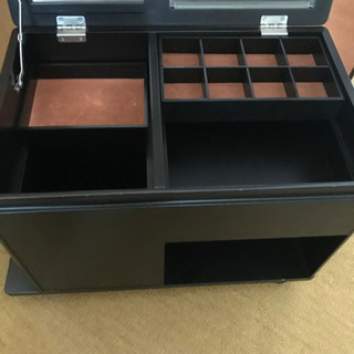 コンパクトな使いやすいドレッサーの画像