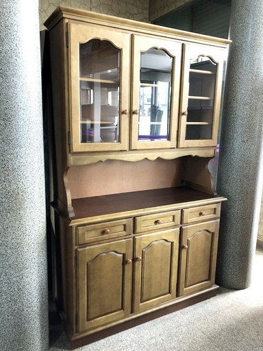 札幌近郊　送料無料 karimoku　カリモク■高級■アンティーク　モダン■食器棚キッチンキャビネット