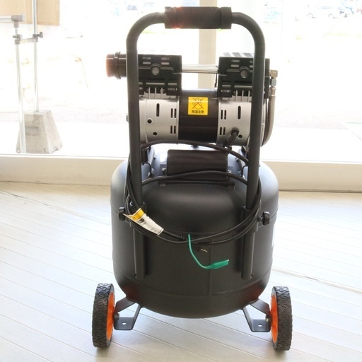 アストロプロダクツ　縦型サイレント エアコンプレッサー 38L　AP040962　コンプレッサー　縦型　サイレント