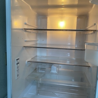 日立　冷蔵庫　395L　HITACHI R-S40TPAM　一軒家／玄関からの画像