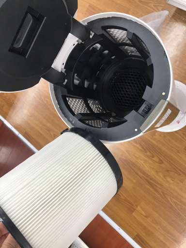 空気清浄機　デロンギ　2019年製
