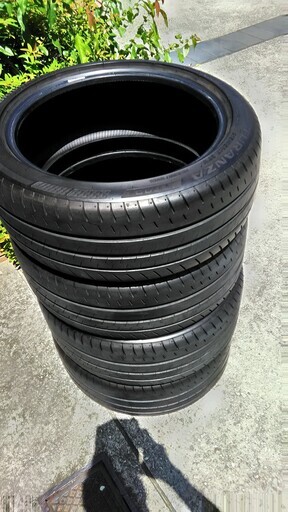 中古タイヤ4本 215/45R17 ブリジストン売ります。