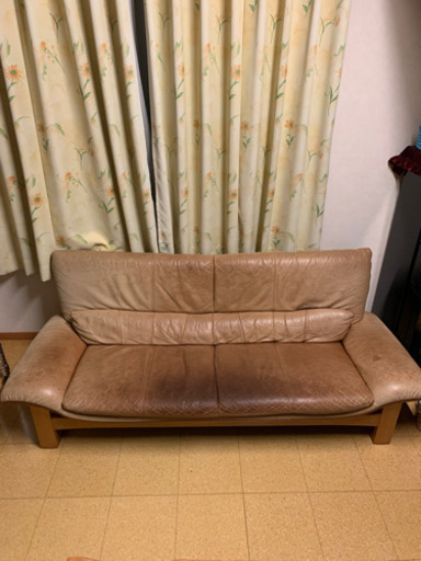 3人掛けソファー　お昼寝にちょうど良いと思います