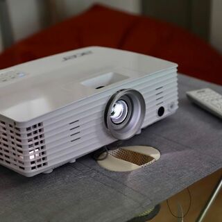 【美品】Acer フルHDプロジェクター H6502BD (34...