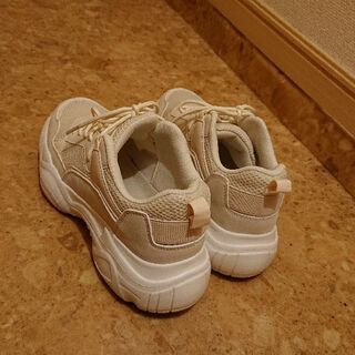 ［値下げしました］ほぼ新品 スニーカー 24cmの画像