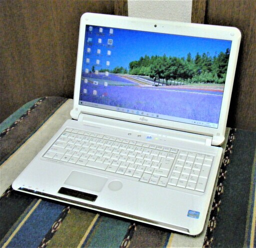 ?15.6型光沢液晶✨/アーバンホワイト/高性能?Core i3/大容量！HDD320GB/快適♬メモリ4GB/HDMI?/Micro