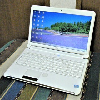 ?15.6型光沢液晶✨/アーバンホワイト/高性能?Core i3/大容量 