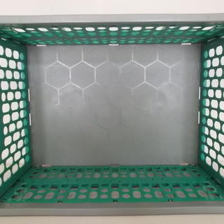 プラスチック製コンテナ　折り畳み式収納ボックス　いざという時に。自動車のトランクルームに。おもちゃ箱に。の画像