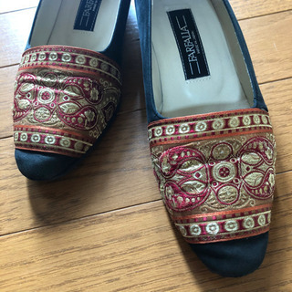 華やか刺繍パンプス  日本製