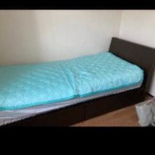 セミダブルベッド　マットレス　綺麗です。
