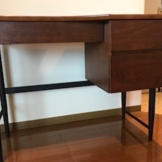 アンティ－クっぽい机