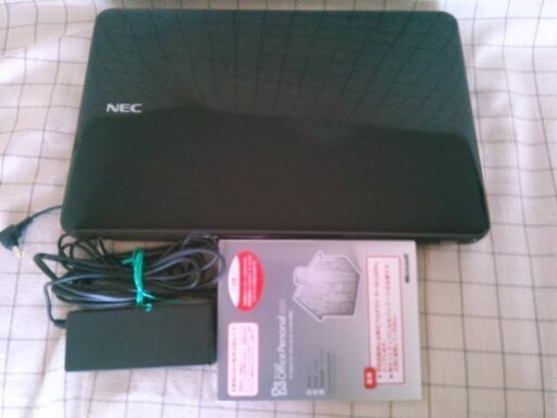 中古ノートパソコン Office Personal 2010入っています。