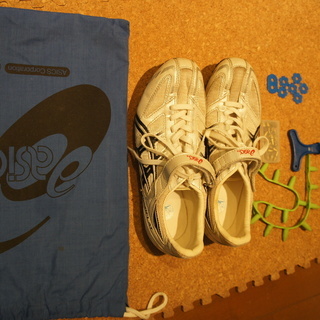 陸上競技用　スパイクシューズ　asics TTP618 25.5...