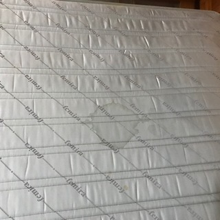ダブルベッド用マットレス　無料（引き取り限定）の画像