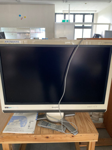 AQUOS 32型　シャープ　テレビ