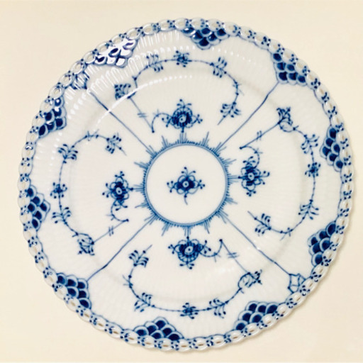 未使用　ブルーフルーテッド「フルレース 」19㎝プレート