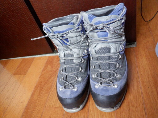 モンベルアルパインシューズ　アルパインクルーザー３０００（3000ｍ級の高山や雪山の縦走に対応）