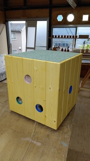 ネコ小屋（椅子）