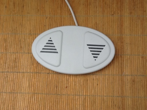 【値下げました】180×70㎝ 電動ライト昇降マッサージベッド TB-564 無孔 高田ベッド製作所製