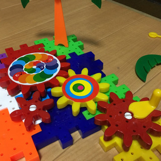 歯車で動かすブロックおもちゃの画像