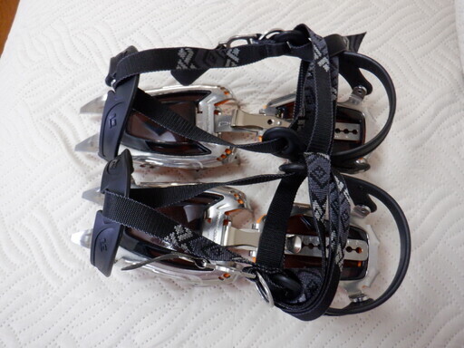 アイゼン１２本爪　ブラックダイアモンド　新品同様