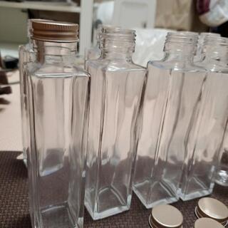 瓶　ハーバリウム　硝子瓶　四角瓶の画像