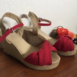 GU ウェッジソールサンダル 赤 Mサイズの画像